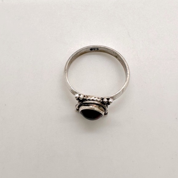 Vintage Sterling Silver Garnet Ring - Picture 9 of 10